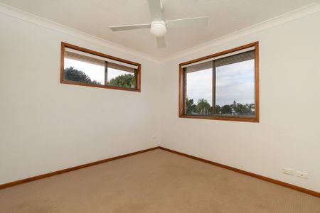 Large Family House In Blue Chip Location - Photo 3