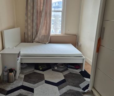 Room in a Shared Flat, Denmark Hill, SE5 - Photo 4
