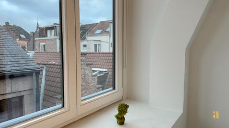 Op zoek naar een lichtrijk appartement in het historisch centrum van Gent? - Photo 3