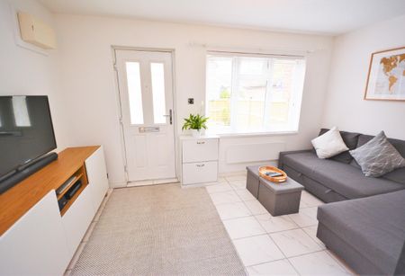 Brangwyn Crescent, London, SW19 - Photo 3