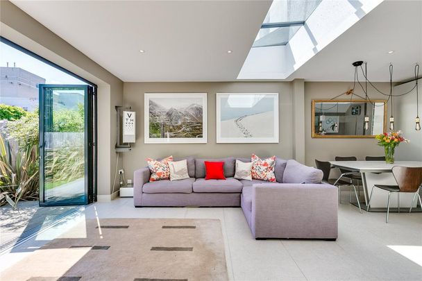 4 bedroom semi-detached house to rent - Photo 1