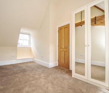 3 bedroom mews to rent - Photo 2