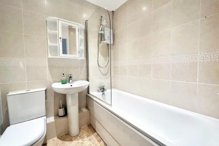 2 bedroom terraced house to rent - Photo 5