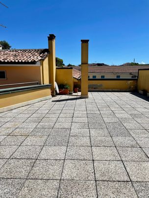 APPARTAMENTO ARREDATO IN CENTRO MONTEFORTE CON TERRAZZO E GARAGE - Photo 1