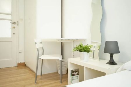 Plaza de Manuel Becerra, Madrid, Community of Madrid 28028 - Photo 2