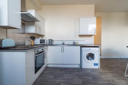 3 bedroom apartment to rent - Photo 3