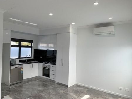 Reverse Living Townhouse - Photo 4