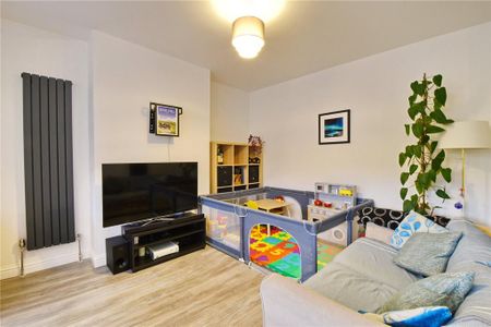 4 bedroom semi-detached house to rent - Photo 4