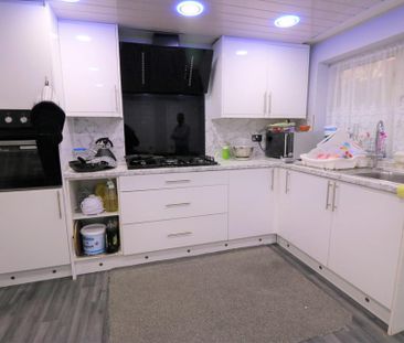 House share to rent - Photo 2