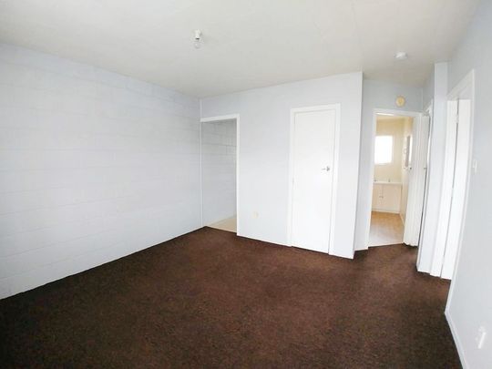 2 bedroom upper floor unit in Hamilton East - Photo 1