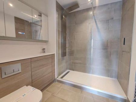 Victoria Central, Victoria Avenue, SS2 - Photo 5