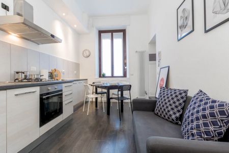 Charming room with balcony in Via Pezzotti - Photo 3