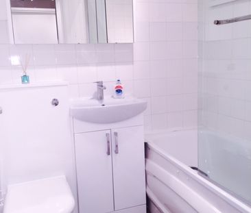 Studio Flat, Harrington Court, CR0 - Photo 4