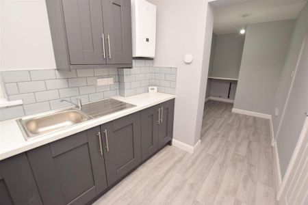 3 bedroom flat to rent - Photo 5