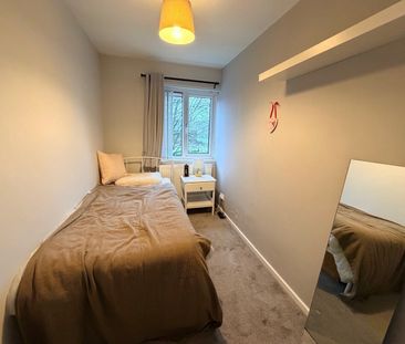 Bowling Green Close - Photo 4