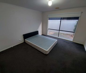 Caroline Springs - Photo 3