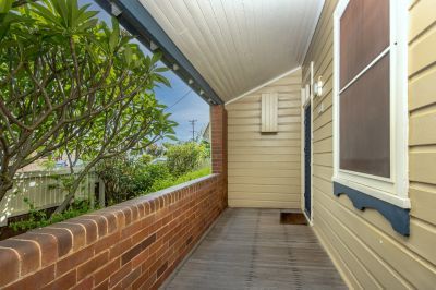 Charming Home In Prime Location! - 6 Months lease Only - Photo 5