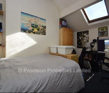 6 Bedroom Student Houses in Leeds - Photo 3