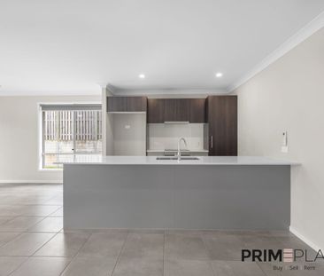 FOUR BEDROOM FAMILY HOME - Photo 4