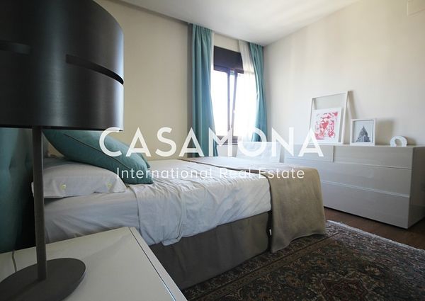 Stylish 1 Bedroom Apartment with Balcony Overlooking La Rambla