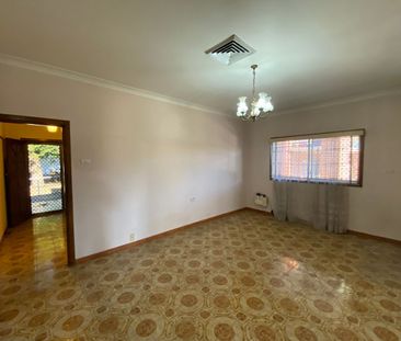 Spacious Brick Home in Cabramatta - Photo 2