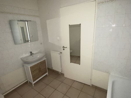 Location Appartement 2 pièces 46m² LE CREUSOT 71200 - Photo 5