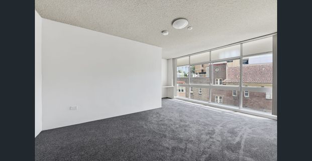 Light-filled one-bedroom apartment - Photo 1