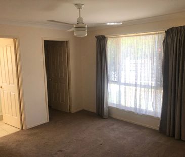 UPPER CABOOLTURE - FAMILY & CONVENIENT - Photo 4