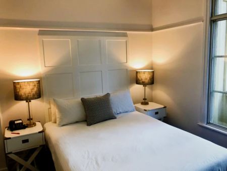 1Bedrooms, 1Bathrooms - Photo 2