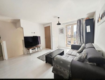 2 Bed Terraced House, Holts Crest Way, LS12 - Photo 3