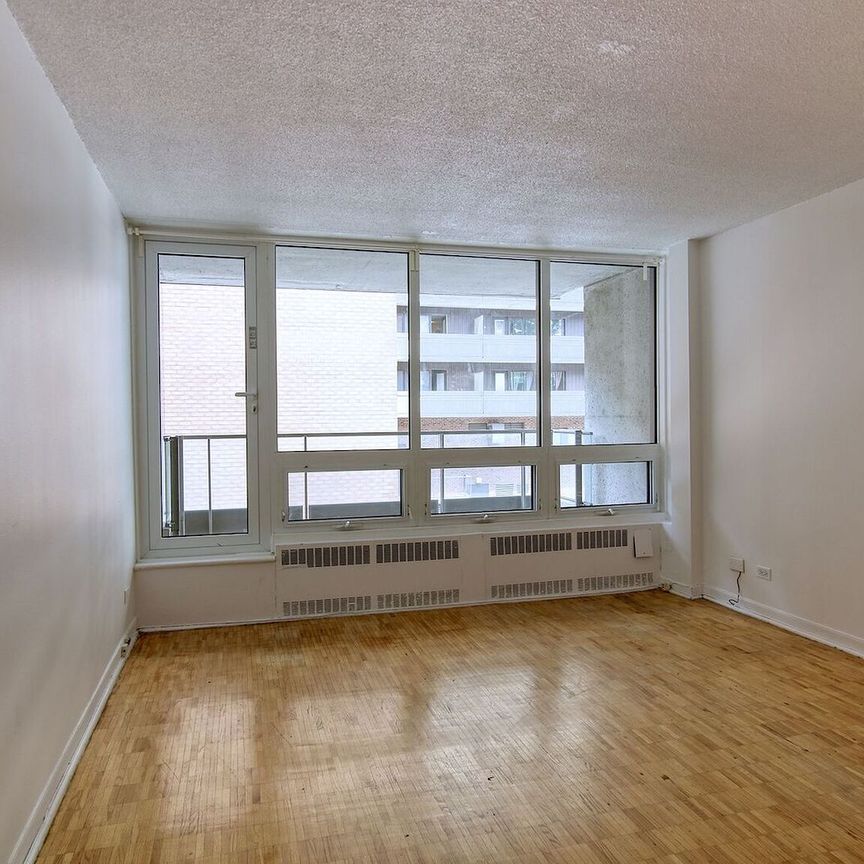 1975 de Maisonneuve - Photo 1