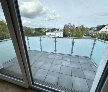 In toller Lage: Wunderschöne, moderne und lichtdurchflutete 3 Zimmer-Wohnung mit Balkon, Dahlienweg 1a, Burgsolms - Foto 1