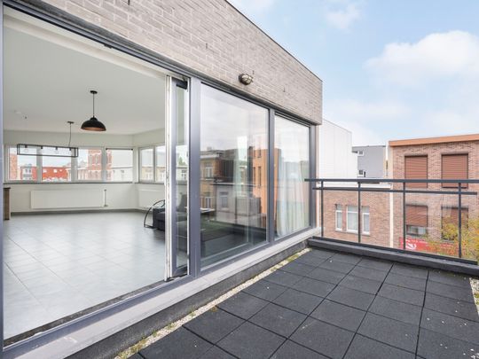 Ruim, energiezuinig 2 slaapkamer appartement met staanplaats in Wilrijk te huur! - Photo 1