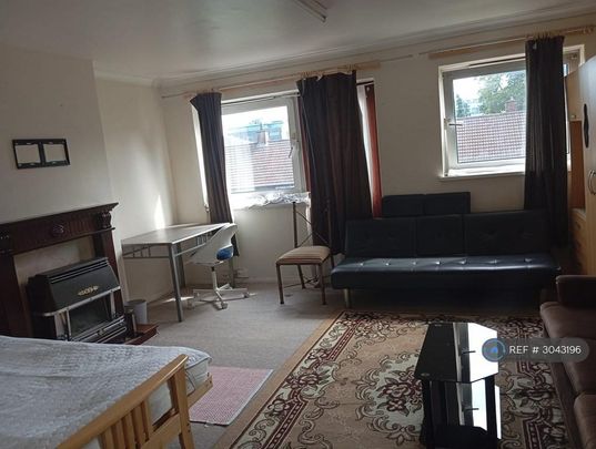 3 bedroom maisonette to rent - Photo 1