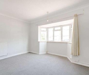 Tolworth Park Road, Surbiton, KT6 - Photo 2