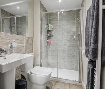 4 bedroom detached house to rent - Photo 1