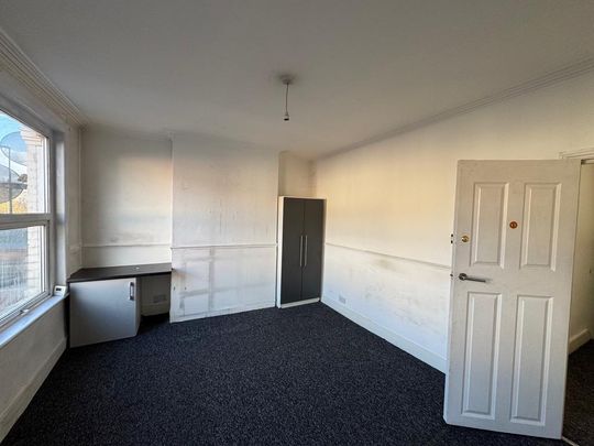 3 bedroom flat to rent - Photo 1