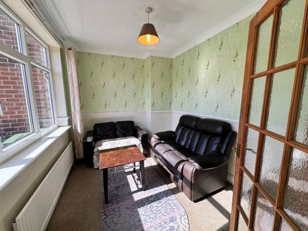 Giles Avenue, Tang Hall - P1849 - Photo 2