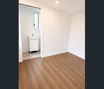 Spacious Five-Bedroom Home with Granny Flat in Lakemba - Photo 5