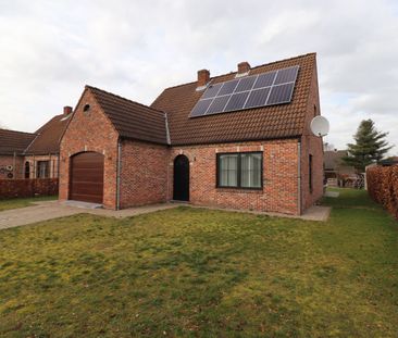 Een vrijstaande woning met 3 slaapkamers, inpandige garage en tuin.... - Photo 6