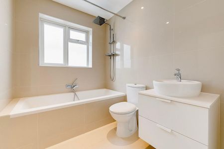 3 bedroom Flat To Let Total Size: 1200 SQ FT - Photo 3