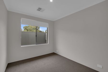 Lovely Four Bedroom Home in Byford - Photo 3