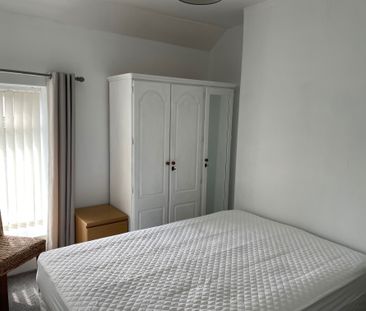 This Victorian townhouse is just a 2 minute walk to Singleton Park ... - Photo 6