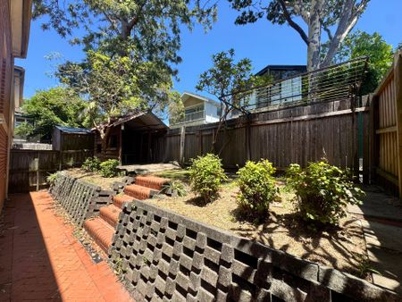 Spacious 3-Bedroom Townhouse in the Heart of Waverley! - Photo 3