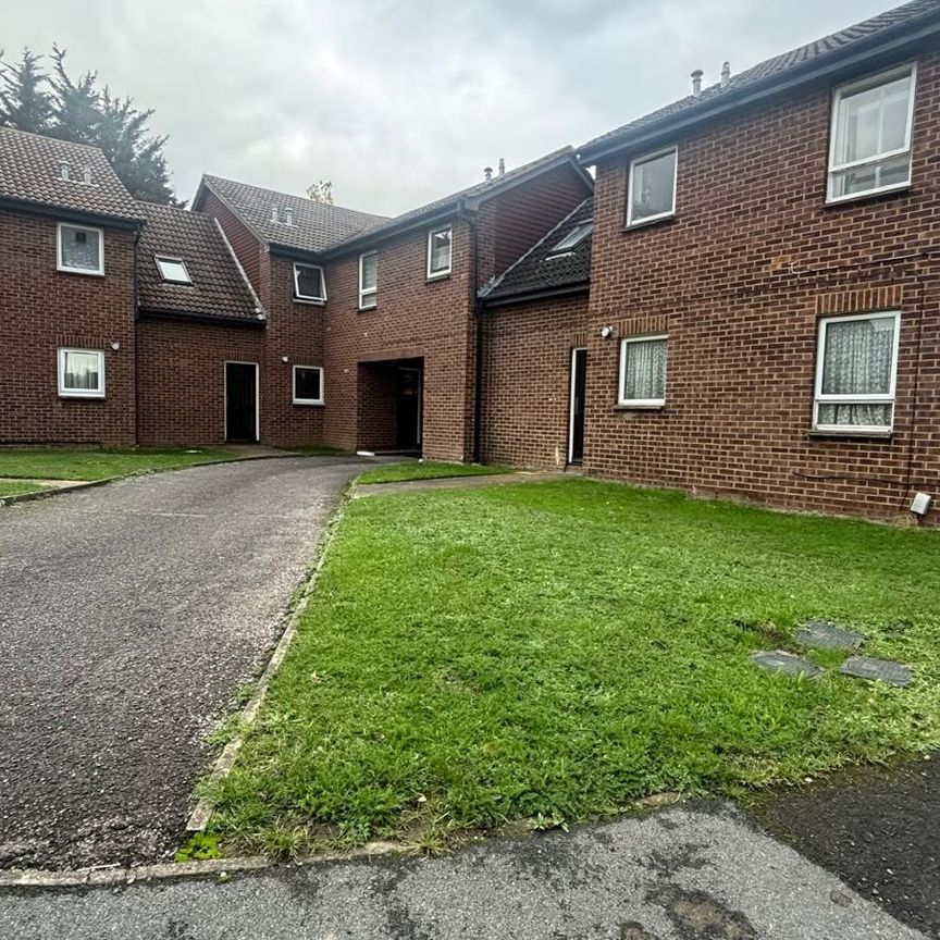 Fotheringay Gardens, Berkshire, SL1 - Photo 1