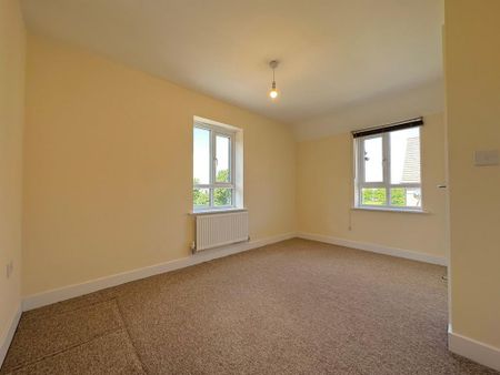 4 bedroom semi-detached house to rent - Photo 3