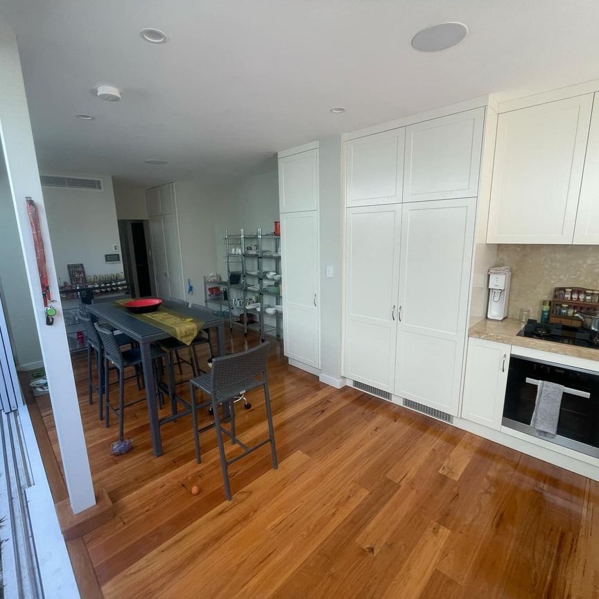 Surry Hills - Photo 1