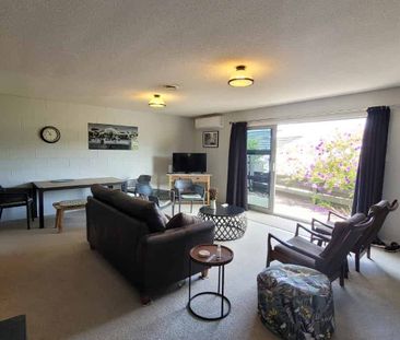 Fully furnished 2 bedroom - Photo 2