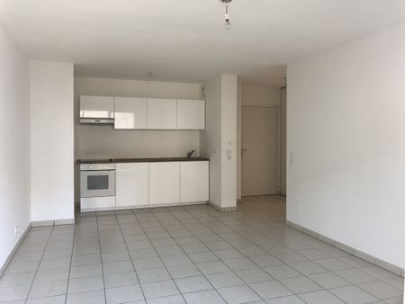 Appartement 3 pièces 60m2 MARSEILLE 12EME 967 euros - Photo 4