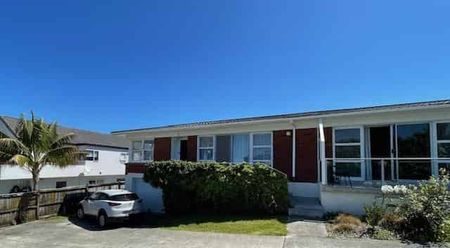 Newly Renovated Two Bedroom Home With Sea Views In Milford - Photo 2